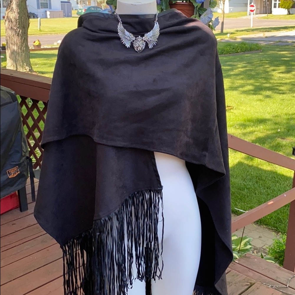 Black fringe cape